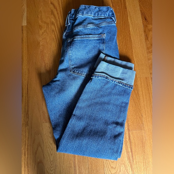 Good American Weekender High Rise Cuffed Jeans. Size 10 - Picture 6 of 8